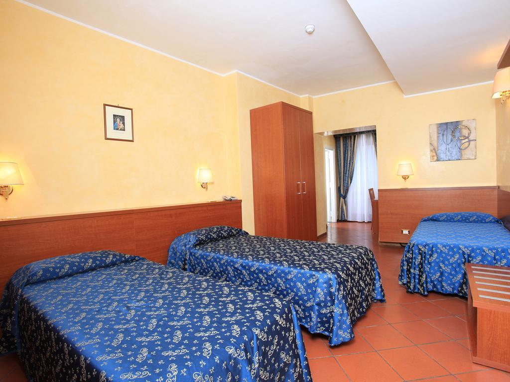 Casa Di Santa Francesca Romana A Ponte Rotto Cameră foto